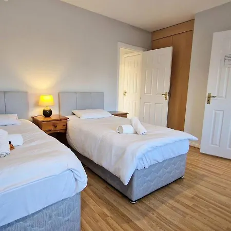 Cosy 3 Bedroom Ensuites Apartment