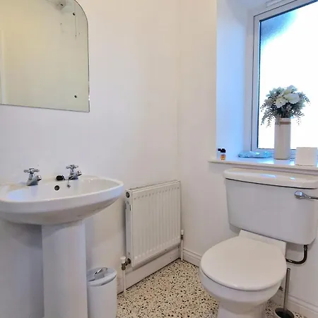 Cosy 3 Bedroom Ensuites דירה גלוואיי